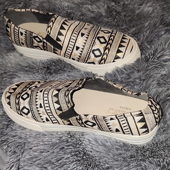 Ariat Black and White Slip-On Sneakers with Geometric Pattern - Picture 5 of 5
